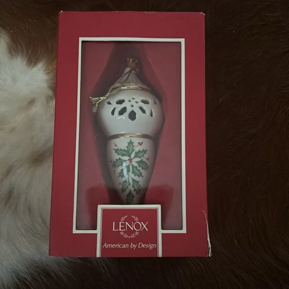 Vintage Lenox Annual Holiday Pierced Ornament / New in Box